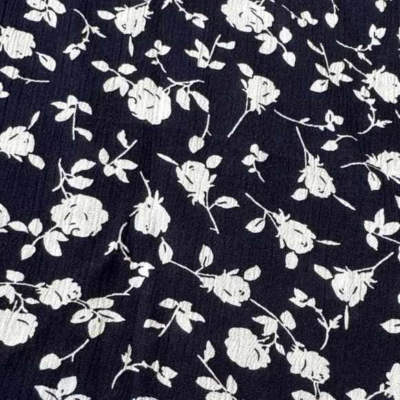 Skies Are Blue Strappy Floral Print Women's Cami Tank Top Navy White Size Medium - Picture 8 of 12